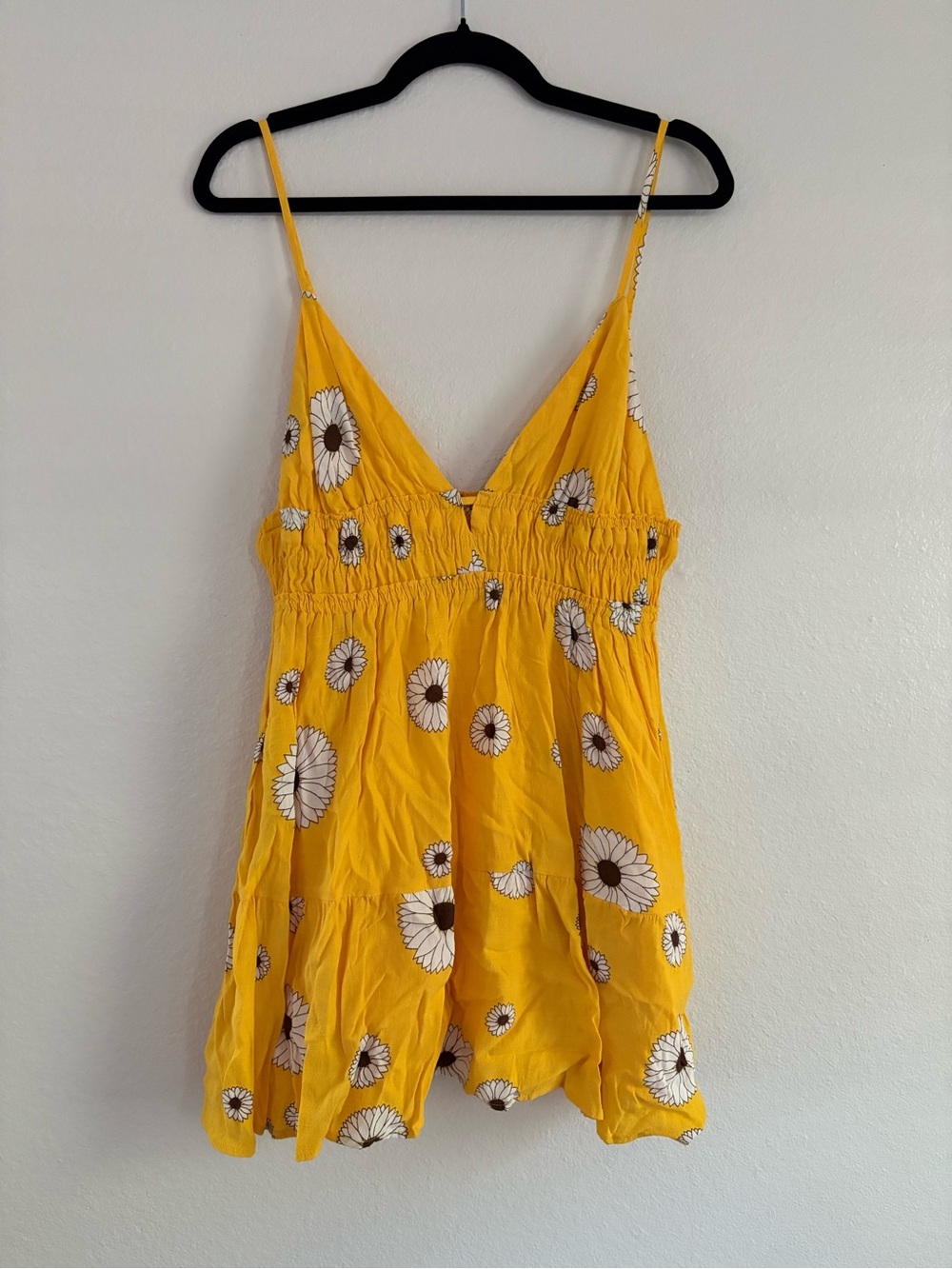 Urban Outfitters Size M Harmony Yellow Sunflower Mini Short Lined V-Neck Dress